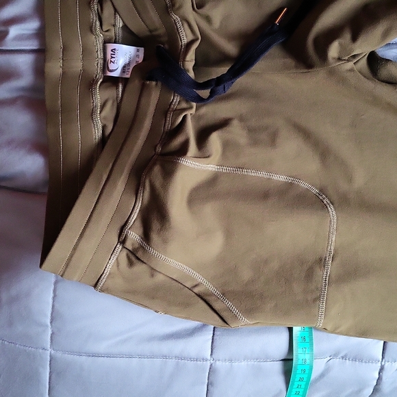 LN women's large Zyia olive green unwind joggers - Picture 3 of 5